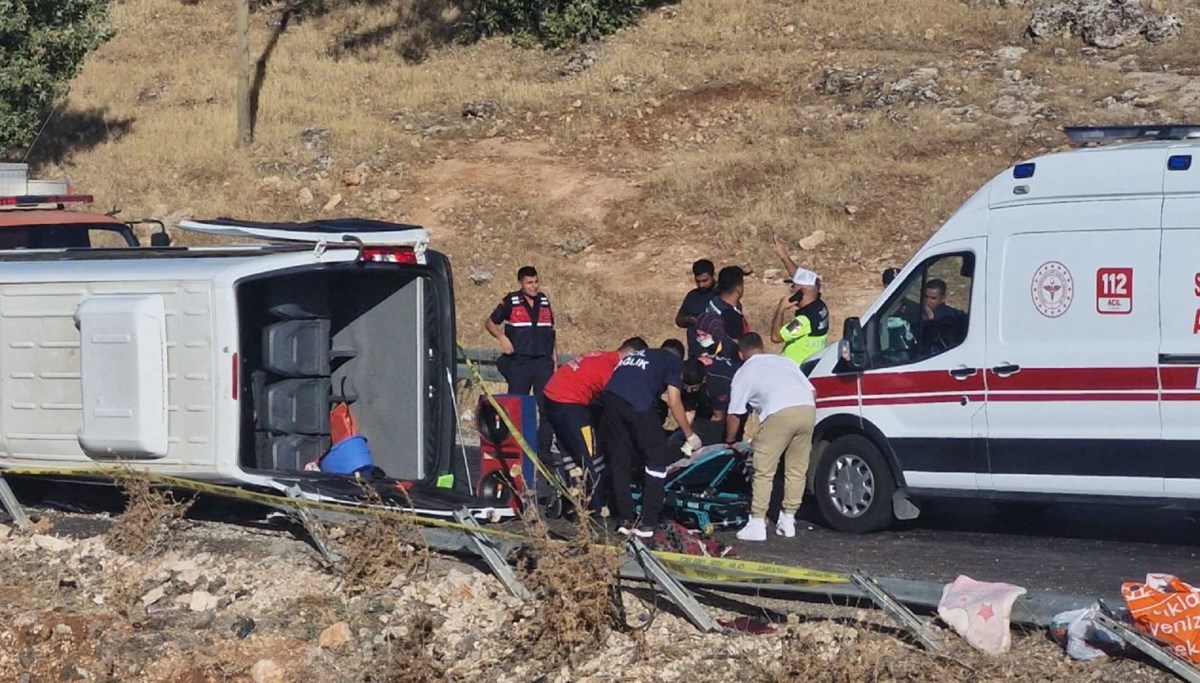 Diyarbakır’da minibüs devrildi: 1 ölü, 16 yaralı