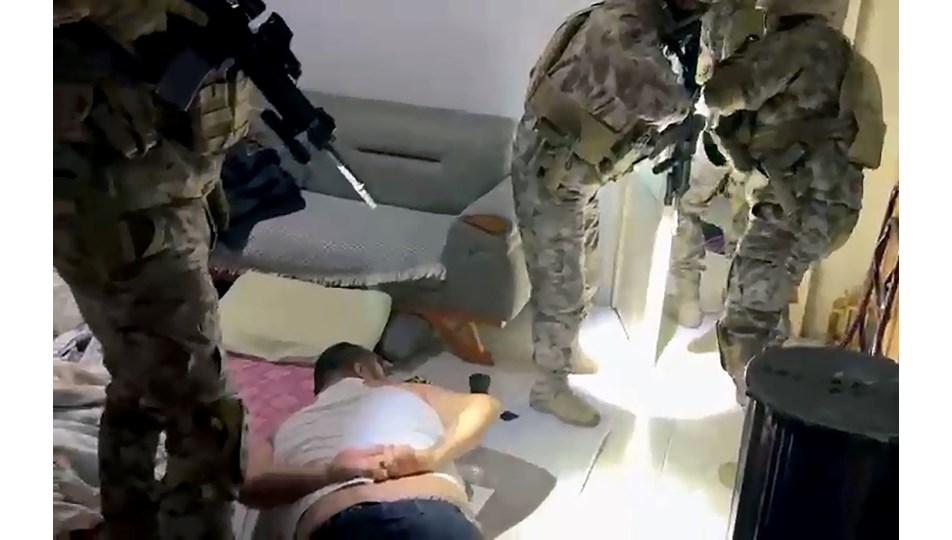 Suç örgütlerine silah satan çete çökertildi! 94 şüpheli yakalandı