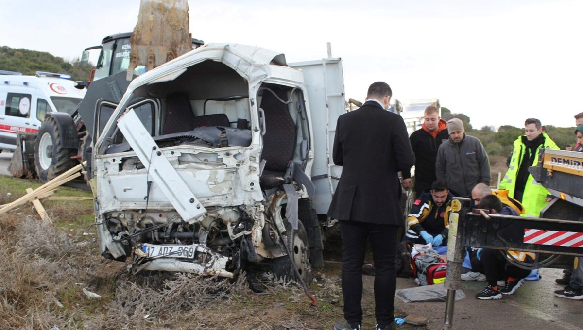 Çanakkale'de kamyonetler çarpıştı: 1 ölü, 1 yaralı