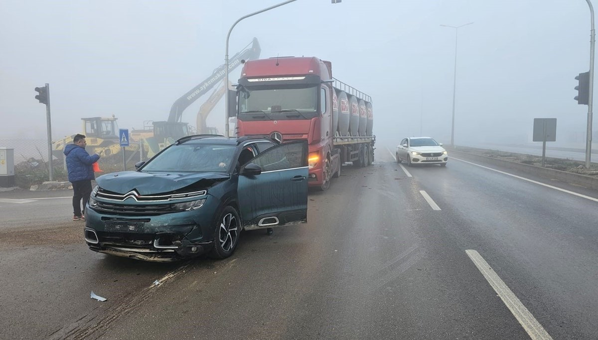 Bandırma'da yoğun sis zincirleme kazaya neden oldu