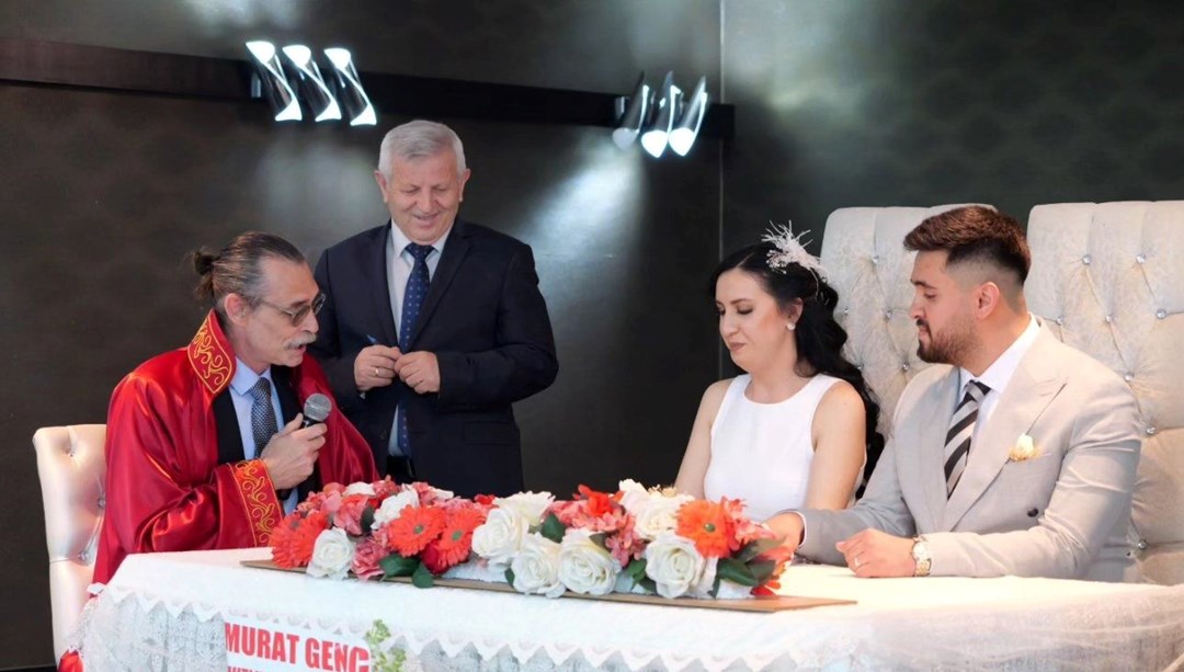 Belediye başkanı seçilen Erdal Beşikçioğlu ilk nikahını kıydı