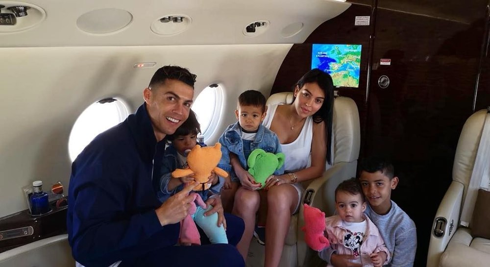 Cristiano Ronaldo ve Georgina Rodriguez'den çok konuşulan özel uçak pozu - 4