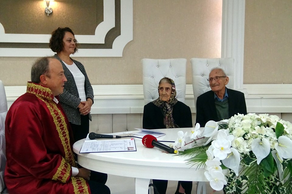 Aşk onları sağlık ocağında buldu, gelin 90 damat 77 yaşında - 1
