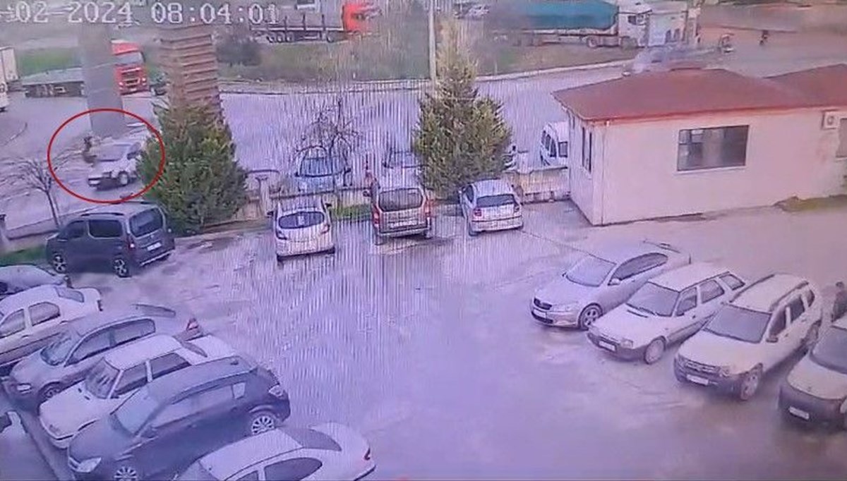 Kartepe'de gece bekçisine hafif ticari araç çarptı Kartepe'de gece bekçisine hafif ticari araç çarptı