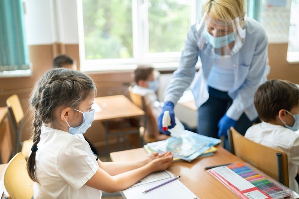 İngiliz bilim insanları: Çocuklar mutant corona virüs nedeniyle daha fazla risk altında - 1