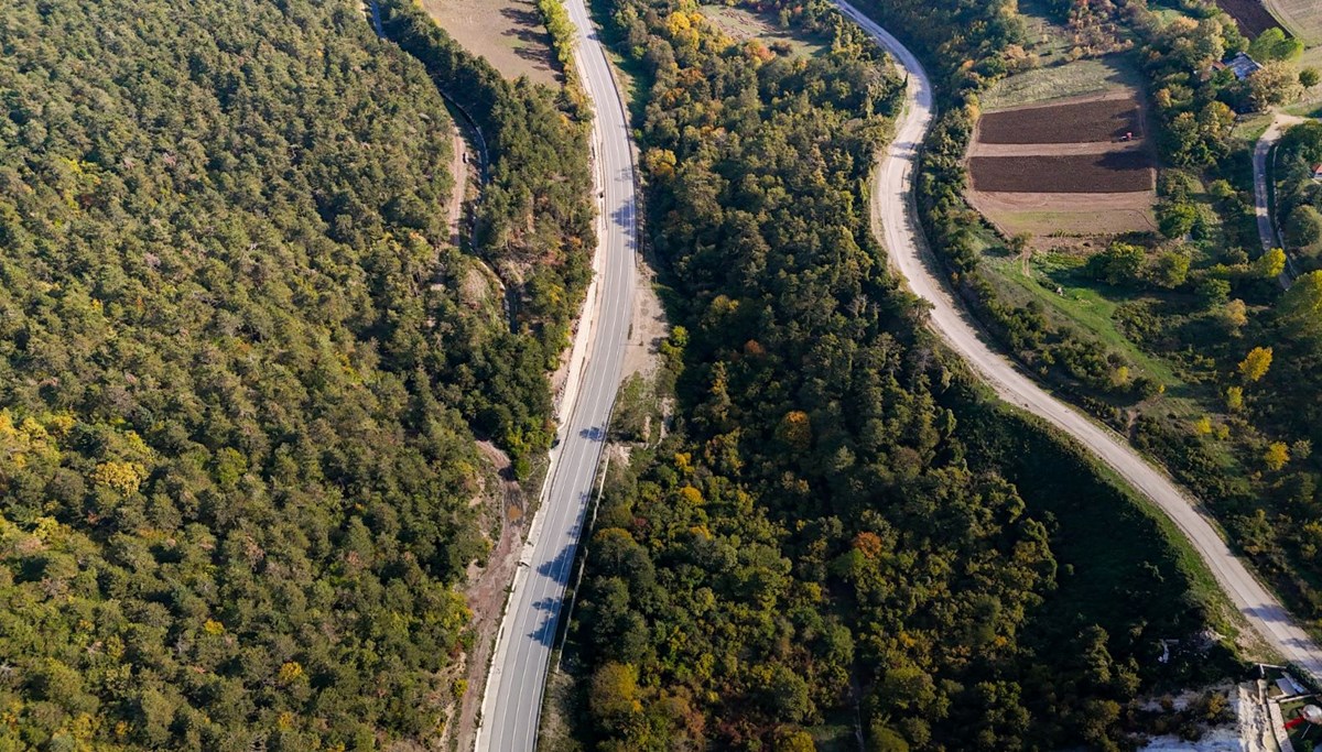 Bolu-Mudurnu kara yolunda sonbahar geçidi: Film sahnelerini aratmayan görüntüler