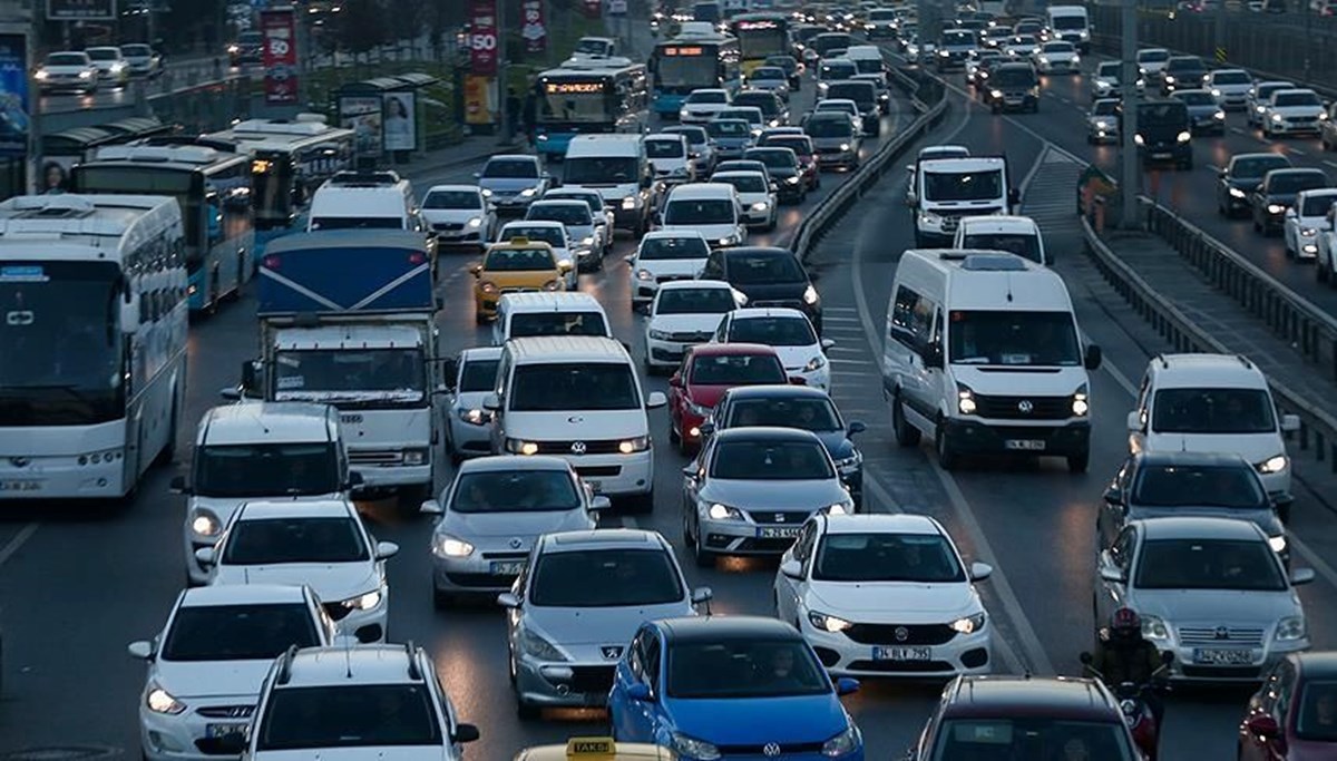 Eskişehir'de trafiğe kayıtlı araç sayısı 350 bini geçti Eskişehir'de trafiğe kayıtlı araç sayısı 350 bini geçti