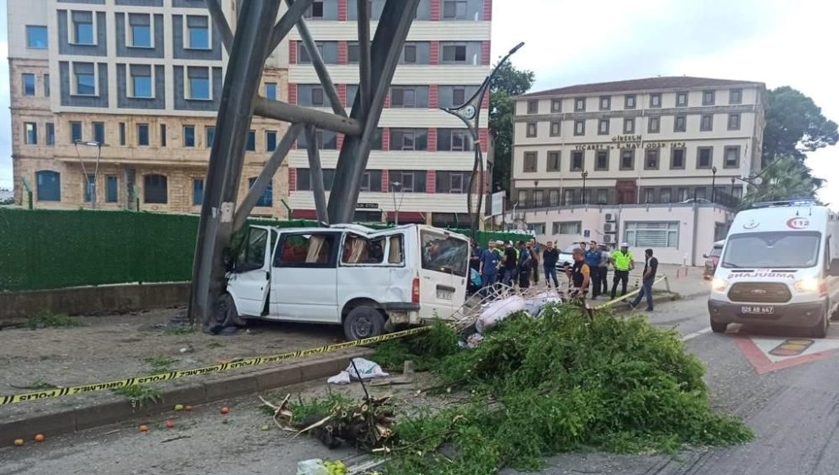 Tarım işçilerini taşıyan servis kaza yaptı: 1 ölü, 13 yaralı