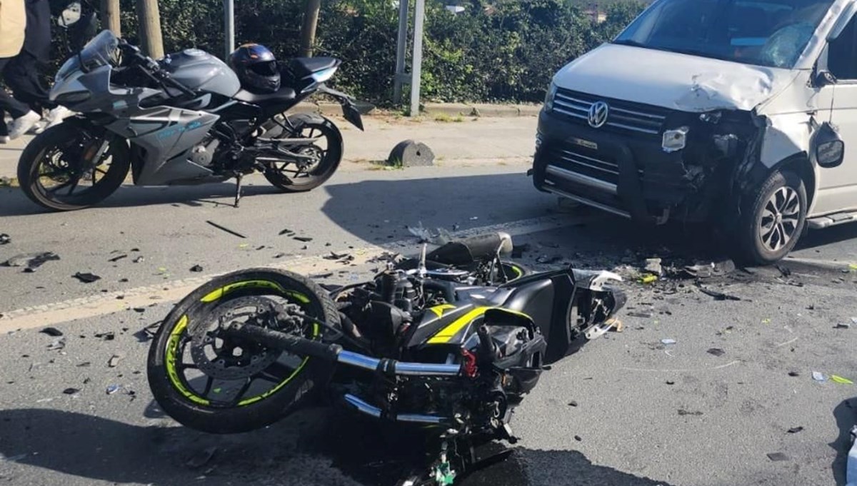 Eyüpsultan'da minibüs ile motosiklet çarpıştı: 2 kişi öldü Eyüpsultan'da minibüs ile motosiklet çarpıştı: 2 kişi öldü