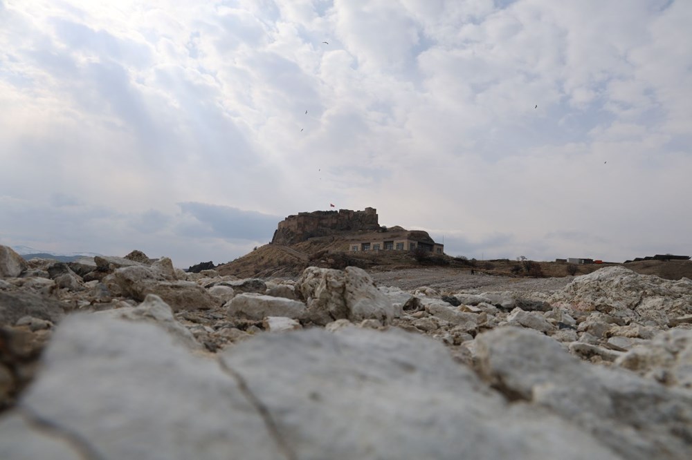 Pertek Kalesindeki sular çekildi: Askeri nizamiye gün yüzüne çıktı 76 pEmWssvsn0KnDySO2MdOLg