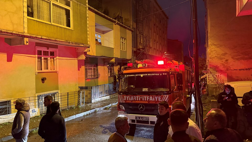 Küçükçekmece'de 7 katlı binada korkutan yangın - 1