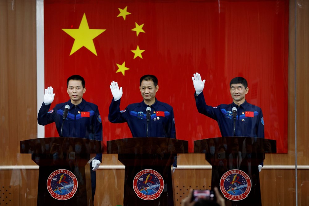 Çin, uzay istasyonuna göndereceği taykonot ekibini tanıttı - 2