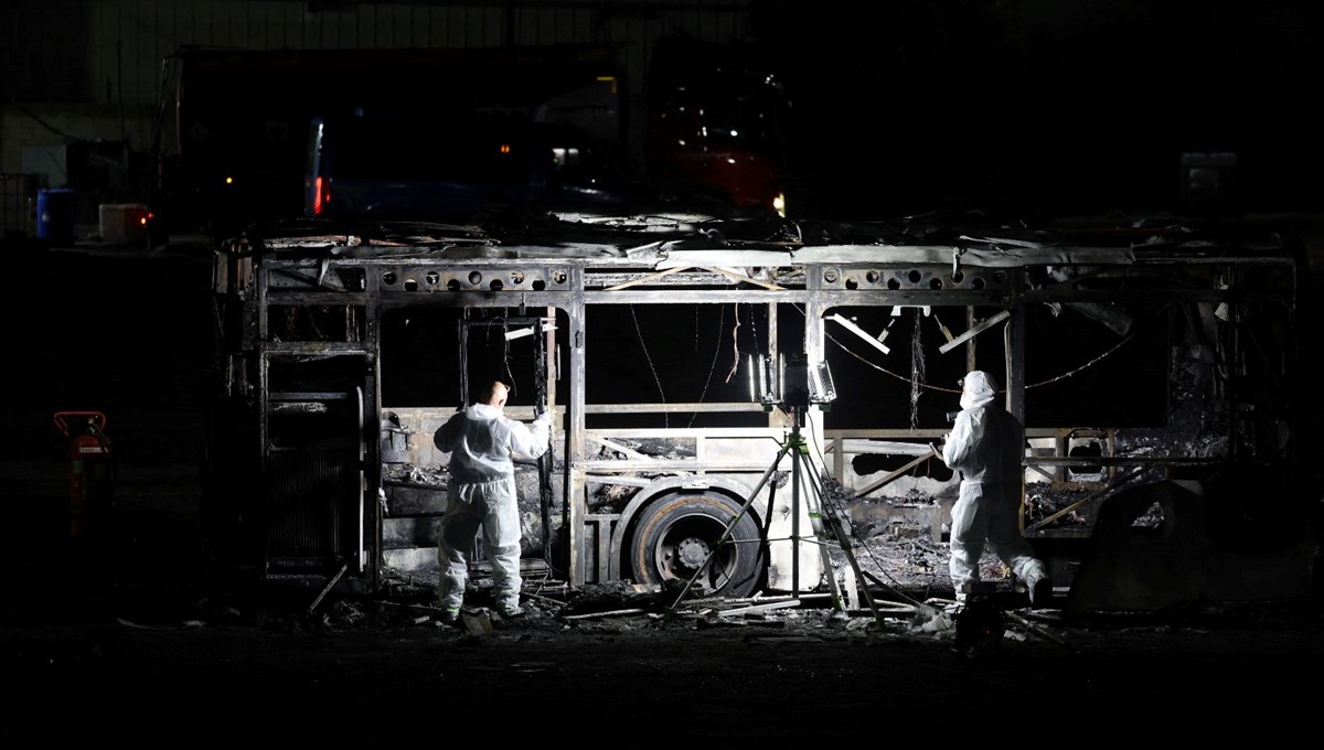 Tel Aviv'de zaman ayarlı saldırı: Otobüsler patladı, hükümet alarma geçti