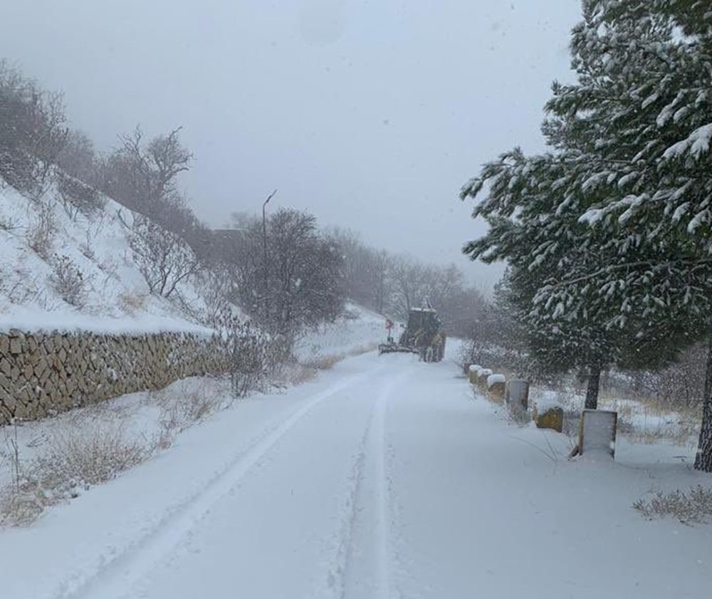 Doğu’da kar esareti: 1070 köy yolu ulaşıma kapandı - 4