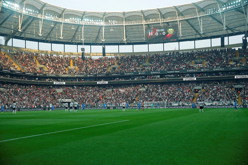 Beşiktaş-MKE Ankaragücü maçında çocuk istismarına tepki - 1