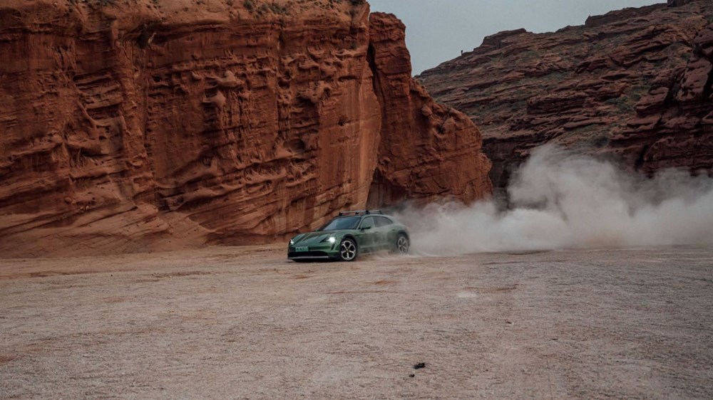 Elektrikli Porsche Taycan Cross Turismo'dan Guinness rekoru - 8