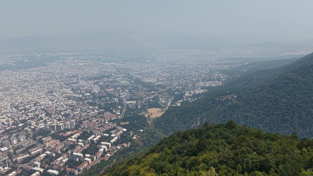 Orman yangınının dumanı kente ulaştı, her yeri kül kapladı: "Ciğerlere inebilir, maske takılmalı" - 2