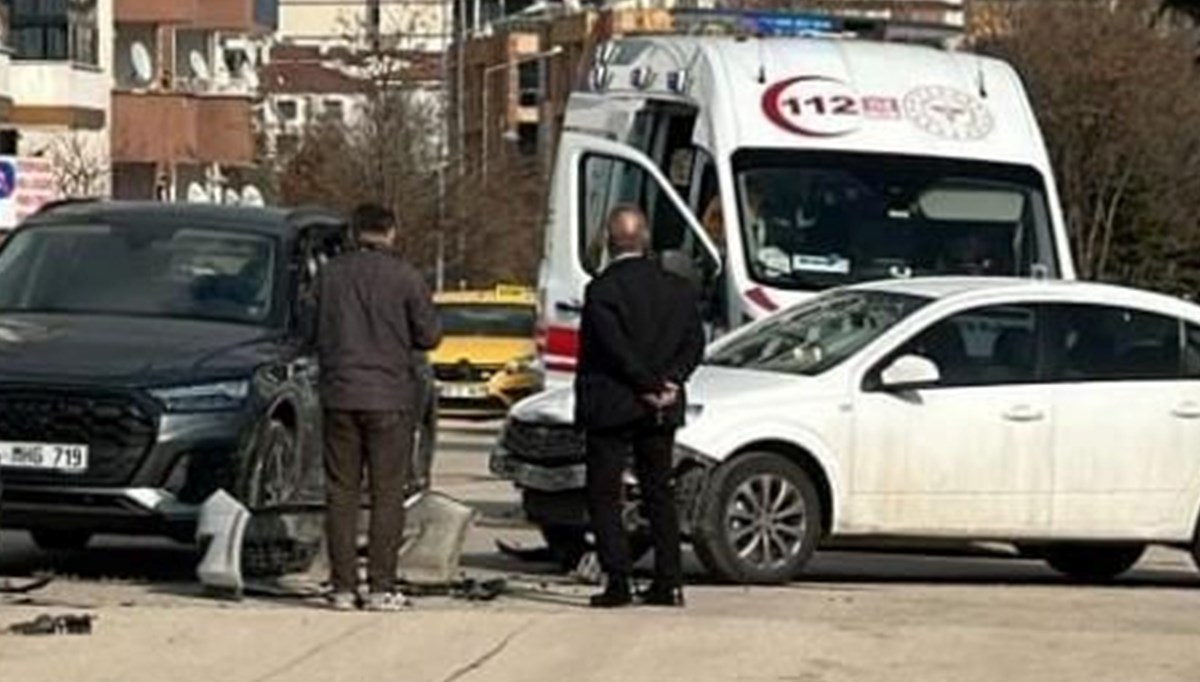 Elazığ’da iki otomobil çarpıştı Elazığ’da iki otomobil çarpıştı