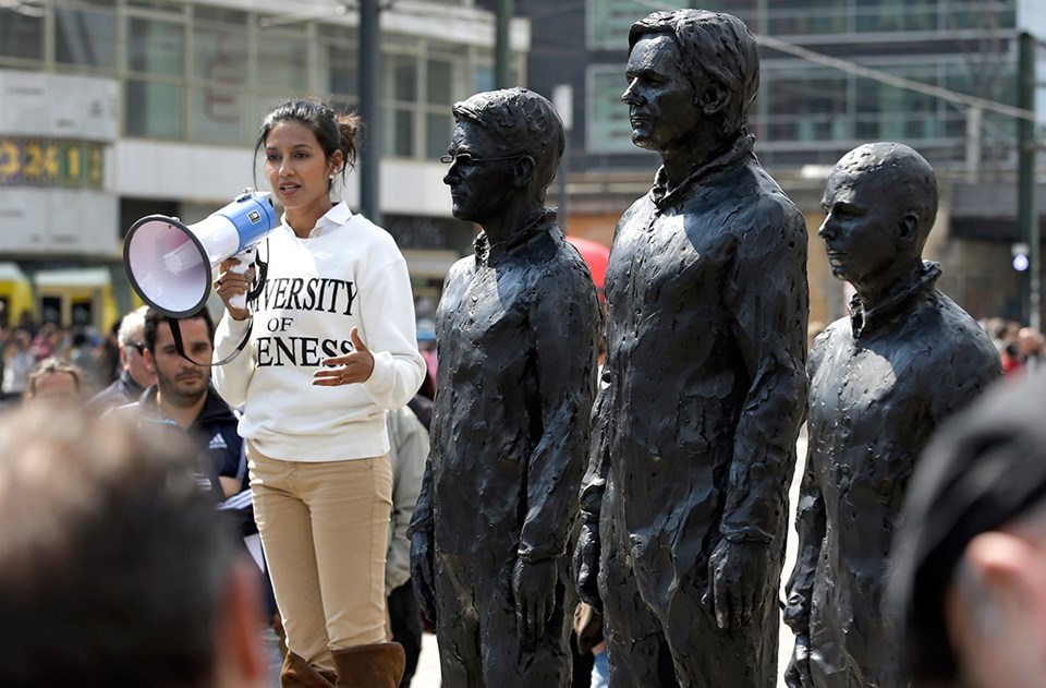 Snowden, Assange ve Manning heykelleri BM binası önünde - 1