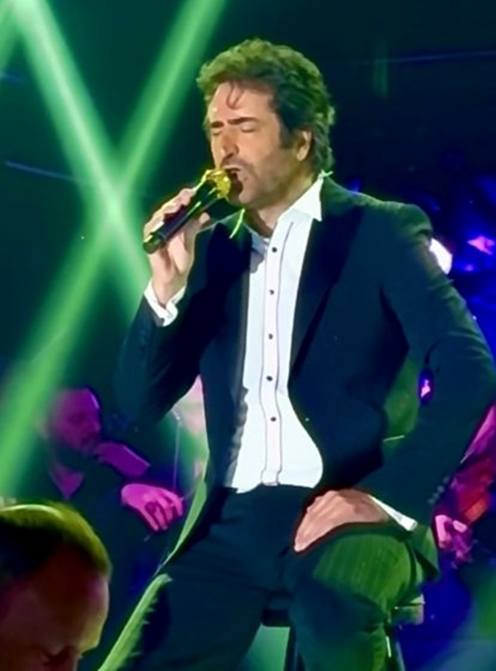 Ajda Pekkan ile Mahsun Kırmızıgül aynı sahnede: Birlikte halay çektiler - 3
