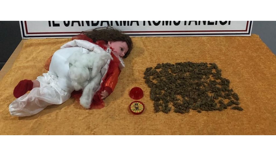 Oyuncak bebekten uyuşturucu çıktı