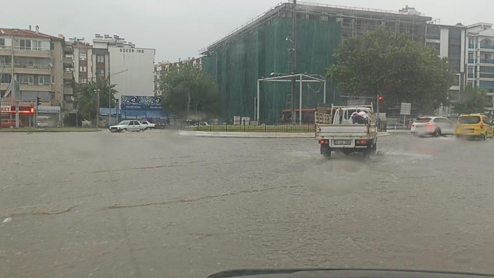Yağmur geri döndü: Birçok kentte sağanak ve dolu etkili oldu - 15