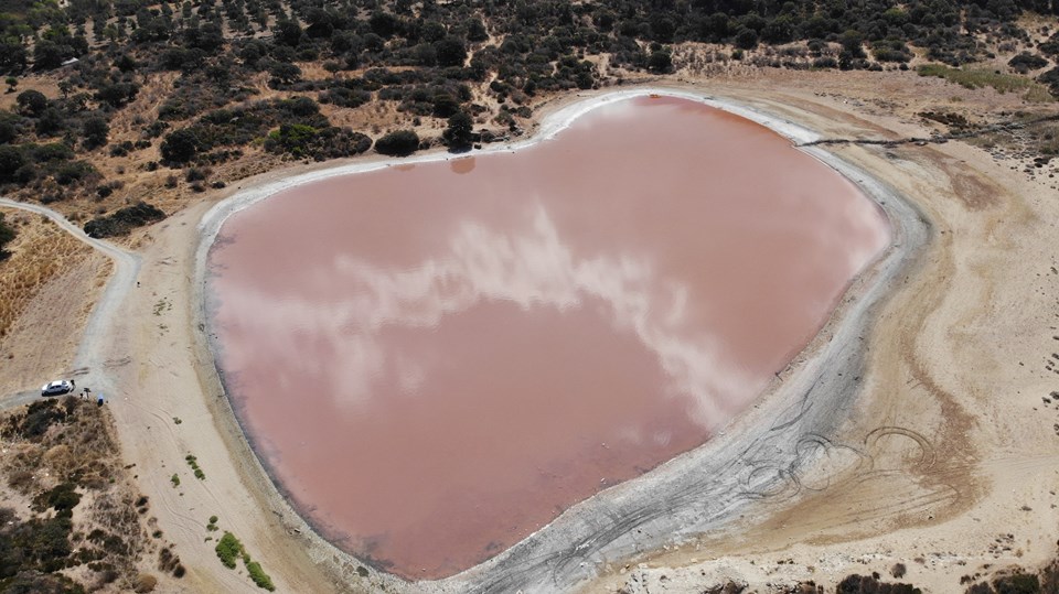 Çanakkale’de 2 bin yıllık antik liman kalpli pembe göle dönüştü - 1