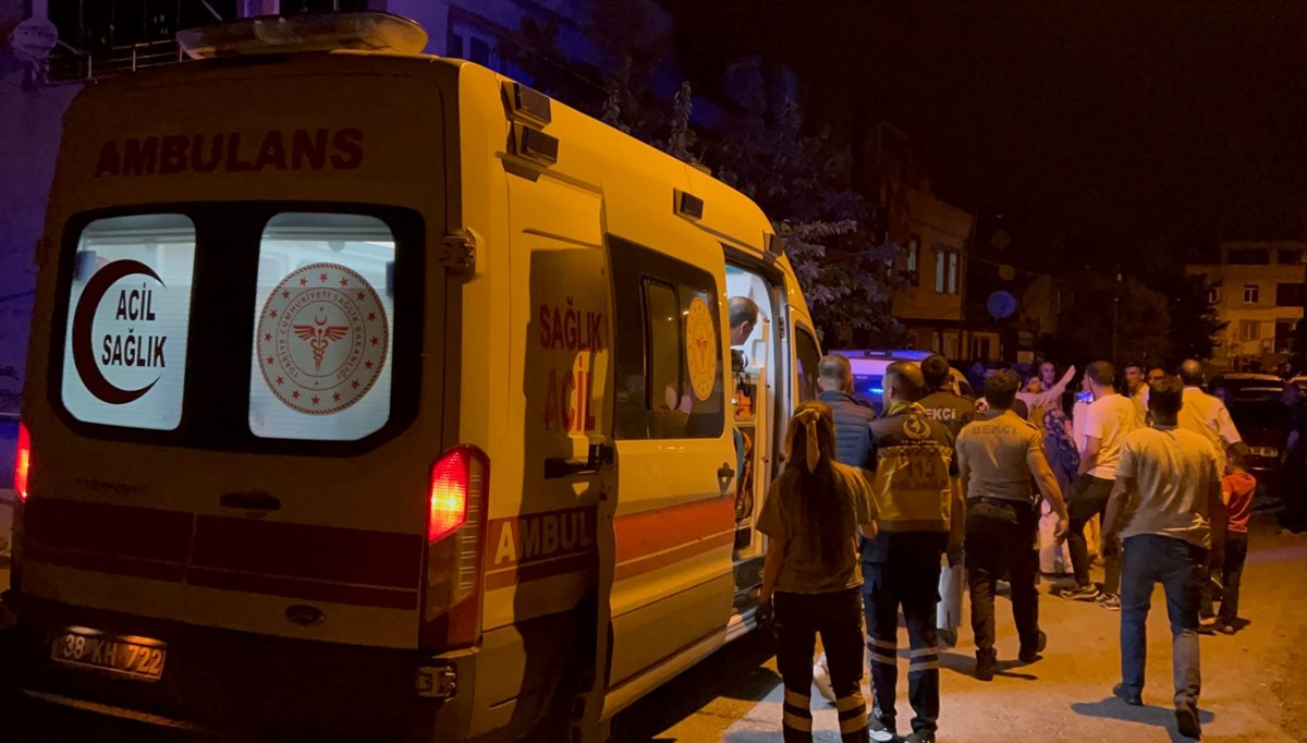 Eniştesiyle kavga eden kız 3 kişiyi bıçakladı Eniştesiyle kavga eden kız 3 kişiyi bıçakladı