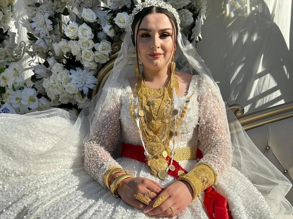 Aşiret düğününde 2 kilo altın, 3 milyon lira para takıldı - 5