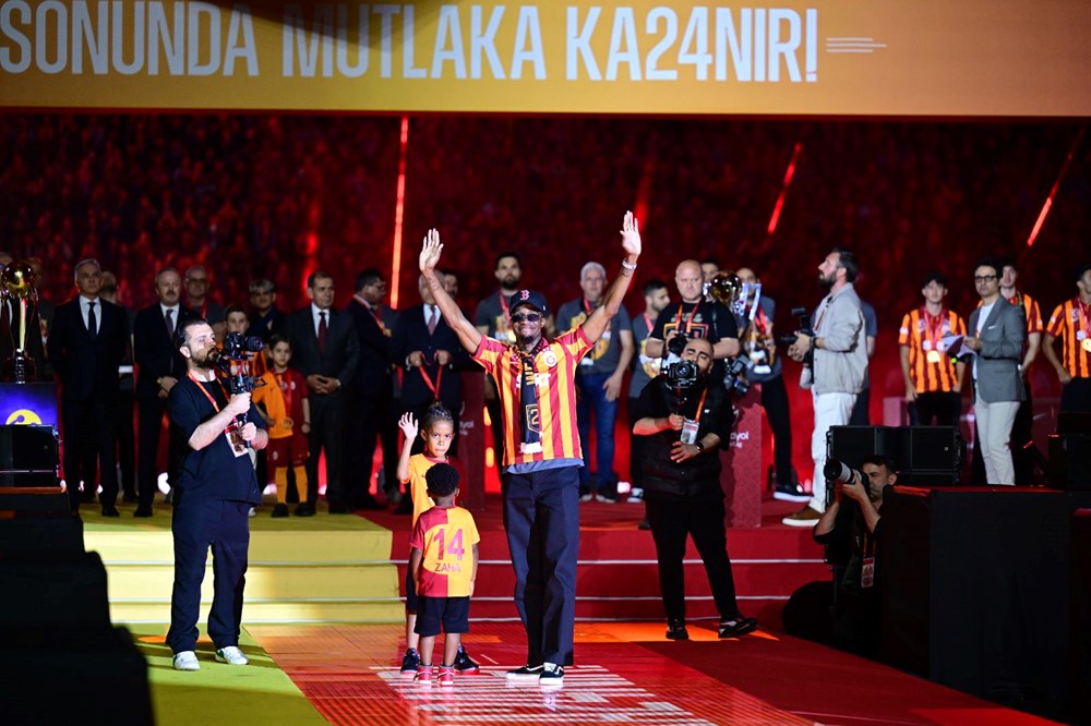 Şampiyon Galatasaray kupasını kaldırdı - 28