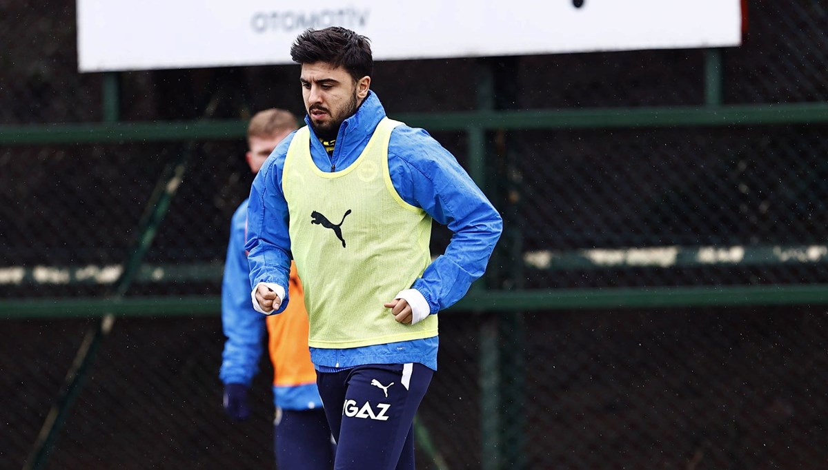 Fenerbahçe'de milli futbolcu Ozan Tufan, antrenmana çıktı