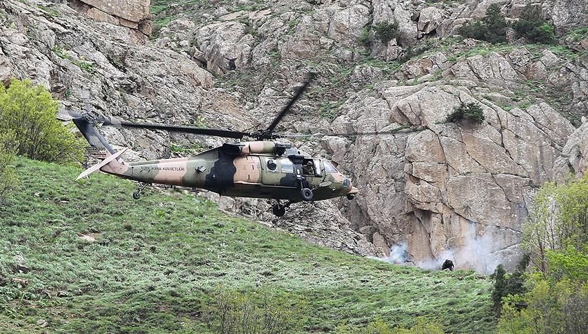 Dağda mahsur kalan iki mühendis kurtarıldı