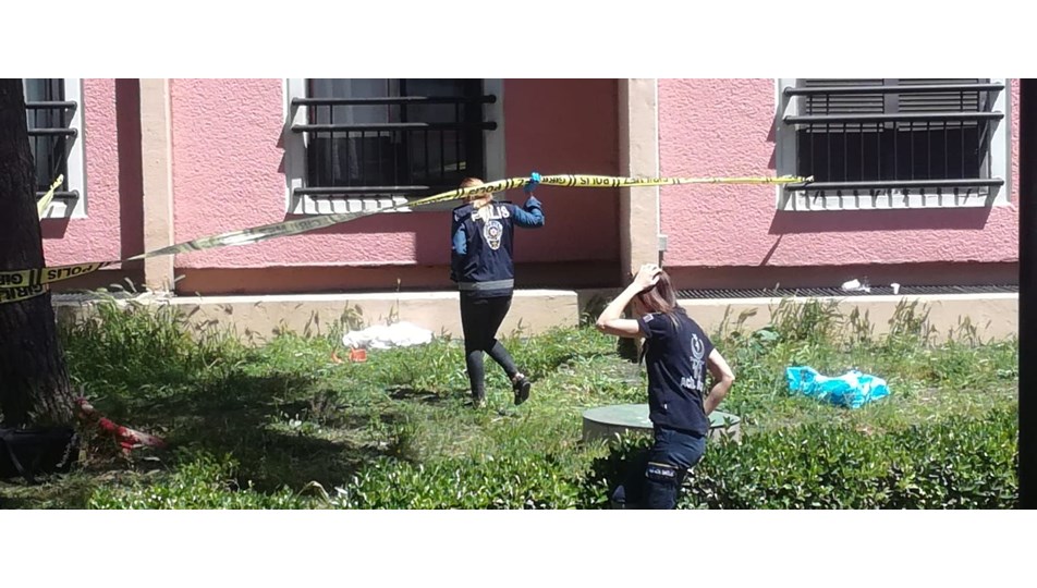 Başakşehir'de 9. kattan düşen kadın pilot öldü