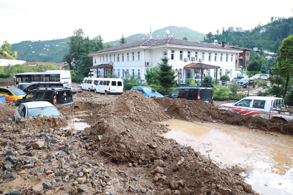 Rize’de sel ve heyelan afetinin hasarı gün ağarınca ortaya çıktı - 27