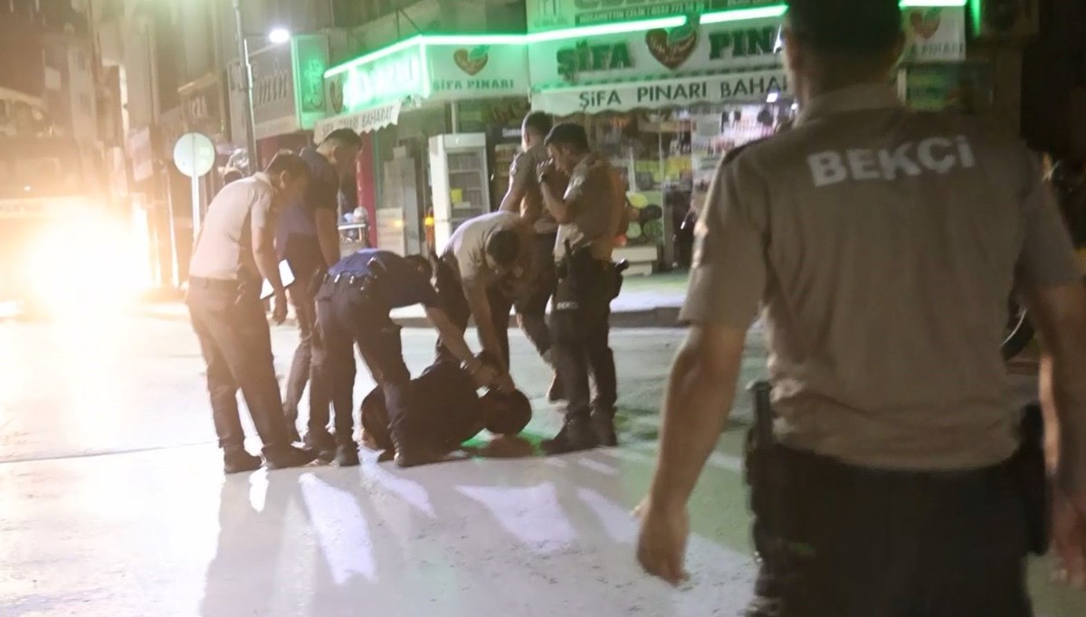 Ehliyetsiz motosiklet kullanan çocuklar kovalamacada yakalandı Ehliyetsiz motosiklet kullanan çocuklar kovalamacada yakalandı