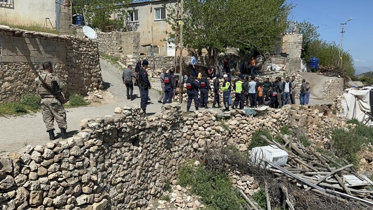 Olayın yaşandığı köyde geniş güvenlik önlemleri alındı Olayın yaşandığı köyde geniş güvenlik önlemleri alındı