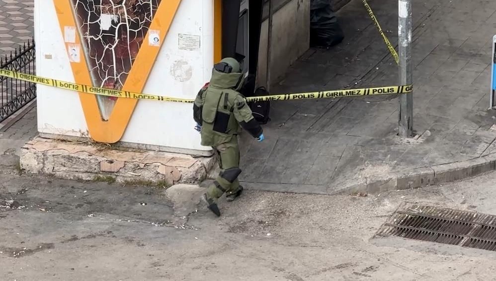 ATM önünde unutulan çanta paniğe yol açtı