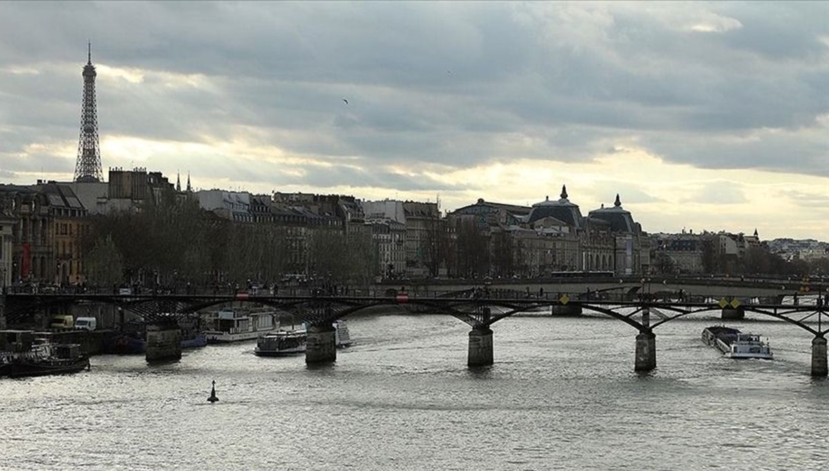 Paris'teki Sen Nehri'nde yüzme etkinliklerine kirlilik engeli