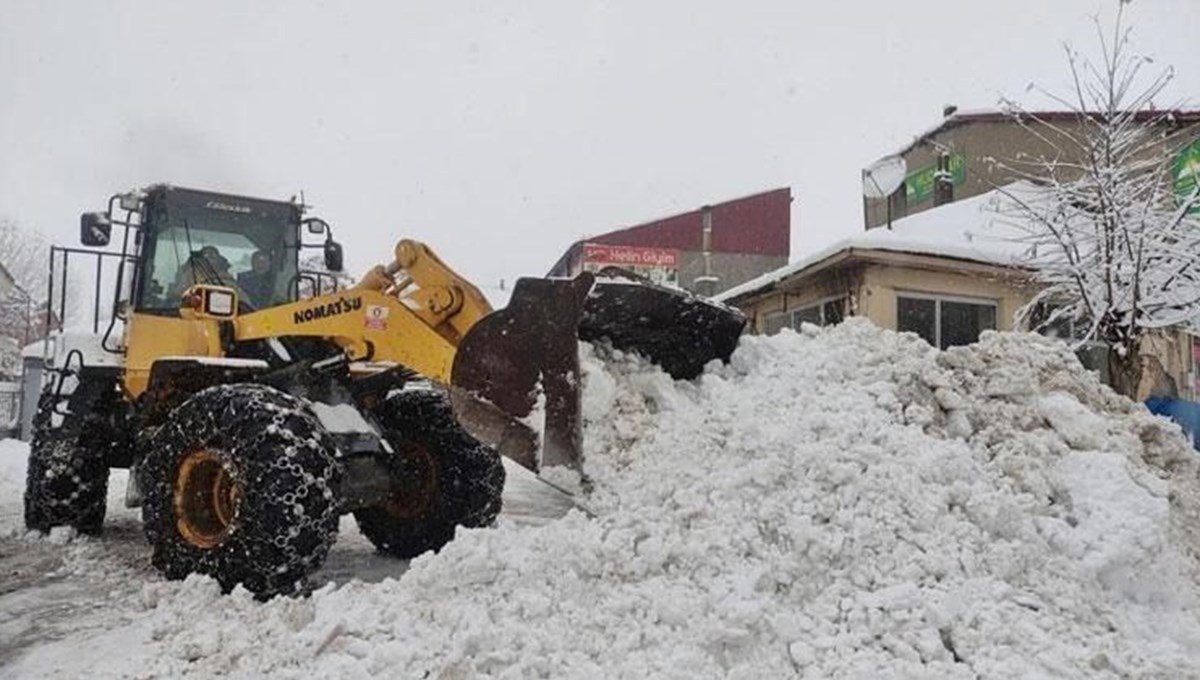 Karlıova'da kapanan 30 köy yolu ulaşıma açıldı