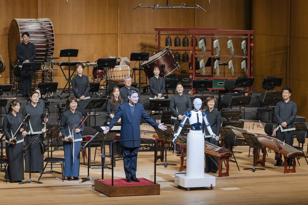 İlk kez bir robot orkestra şefliği yaptı - 4