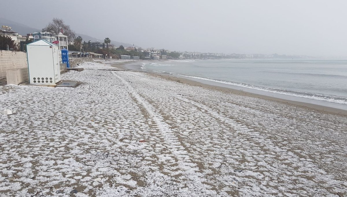 Alanya'ya 53 yıl aradan sonra kar
