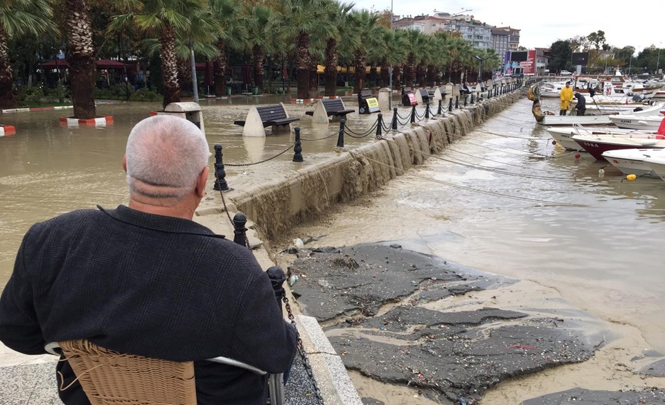 Silivri'de sağanak: Yollar sular altında kaldı - 1