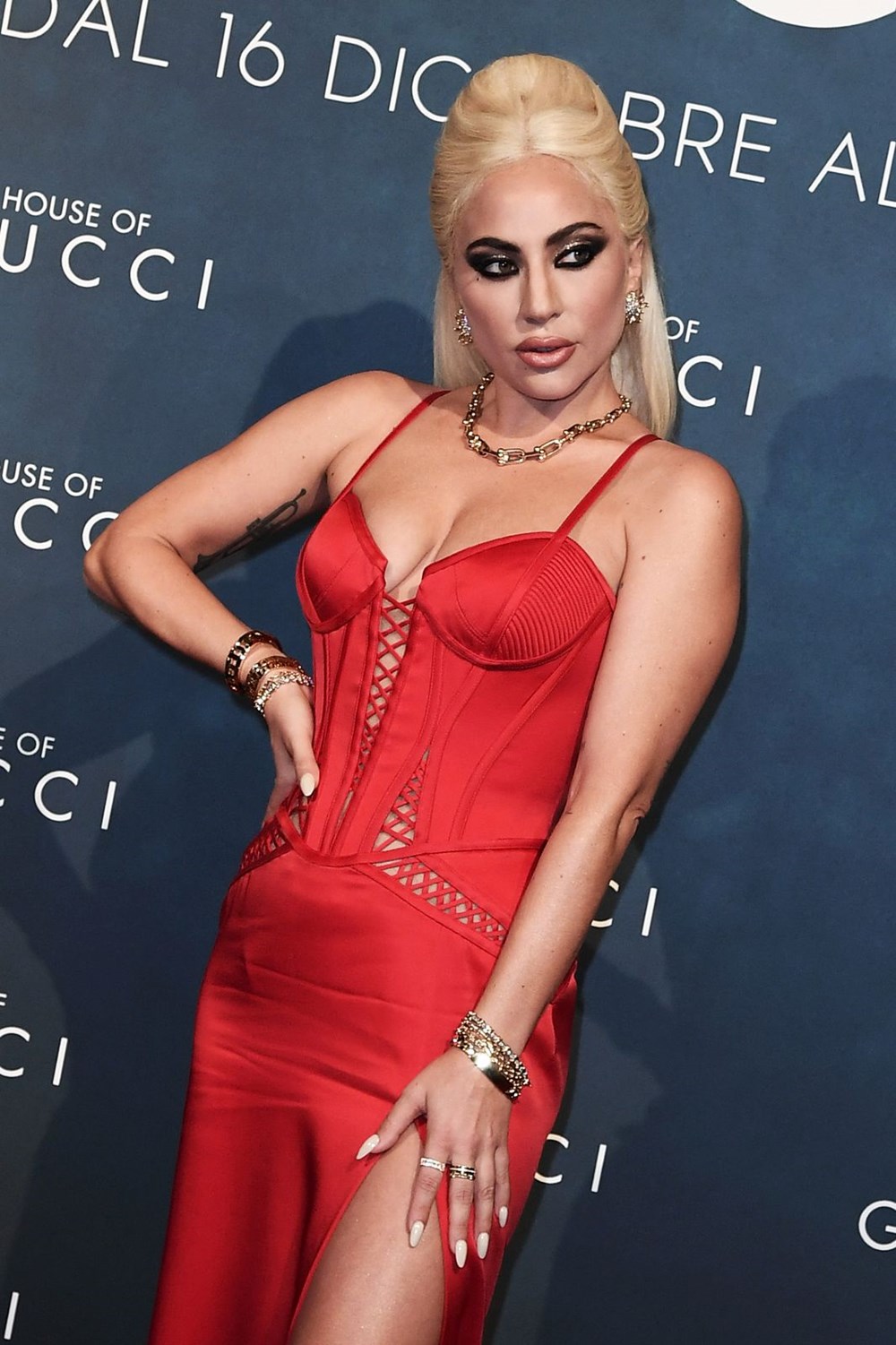 Lady Gaga, Gucci galasında Versace giydi - 5