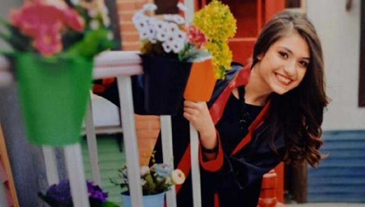 PKK’lı teröristlerin şehit ettiği Aybüke öğretmenin mezarı başında anma PKK’lı teröristlerin şehit ettiği Aybüke öğretmenin mezarı başında anma