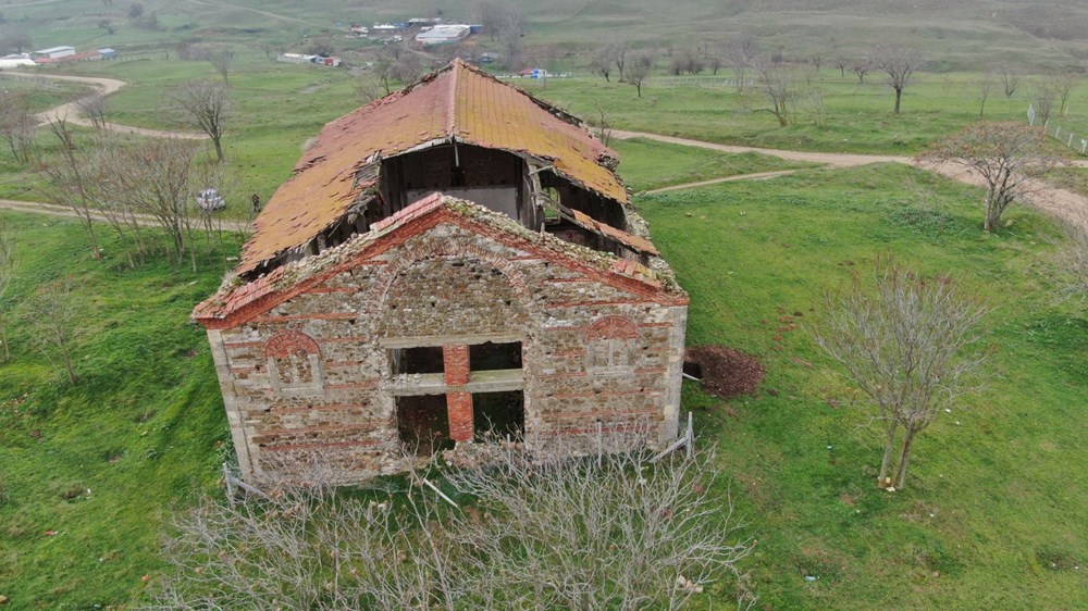 Defineciler tarihi kiliseyi talan etti - 13