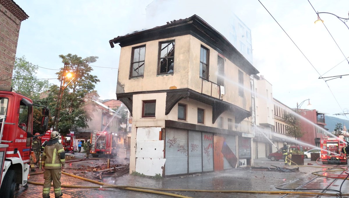 Bursa'da metruk binada çıkan yangın söndürüldü