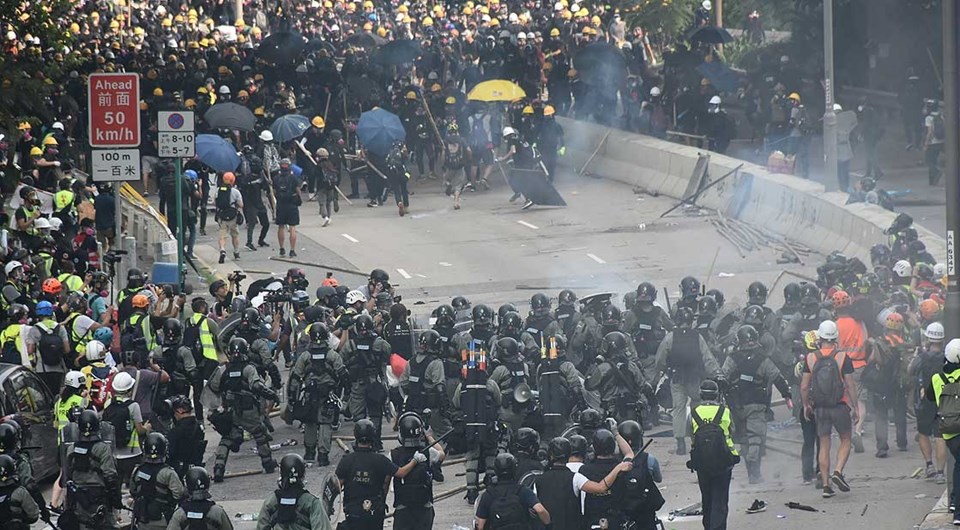 Hong Kong polisinden protestoculara müdahale - 1