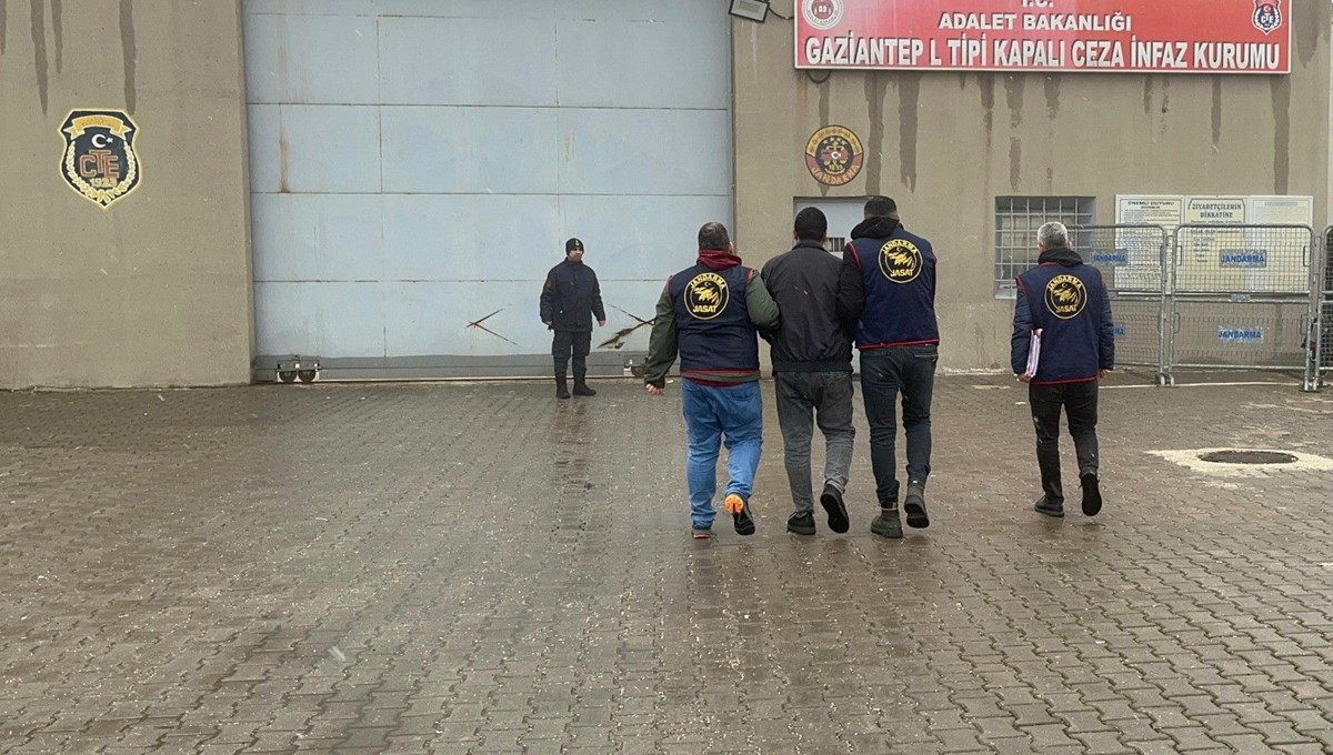 Gaziantep'te 20 yıl cezası bulunan uyuşturucu taciri yakalandı Gaziantep'te 20 yıl cezası bulunan uyuşturucu taciri yakalandı