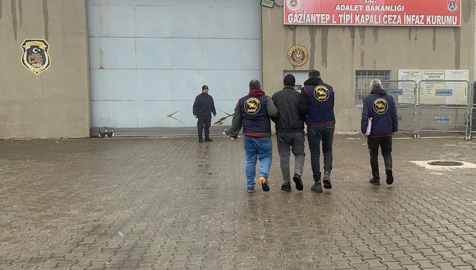 Gaziantep'te 20 yıl cezası bulunan uyuşturucu taciri yakalandı