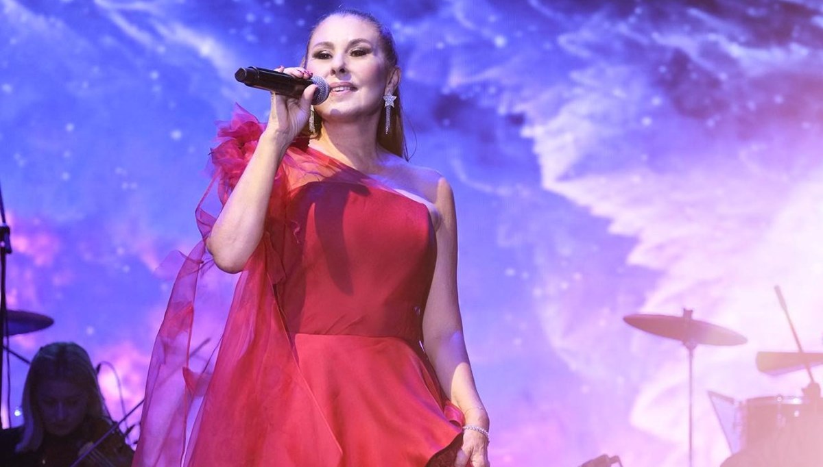Nilüfer corona virüs nedeniyle konserini erteledi Nilüfer corona virüs nedeniyle konserini erteledi